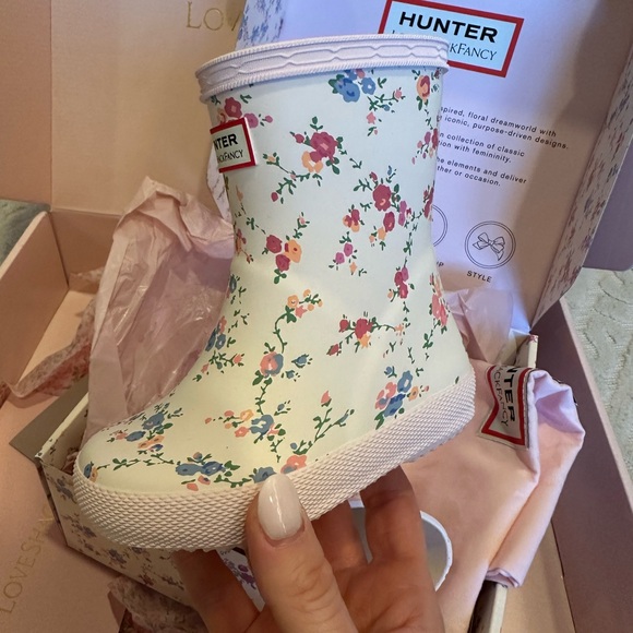 NIB LoveShackFancy x Hunter toddler boots in Confetti Bloom! - Picture 3 of 7